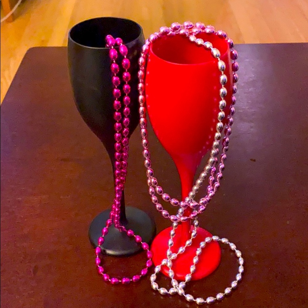 🙌🏻3/$15🙌🏻 Red & Black Plastic Champagne Flute Set 🥂